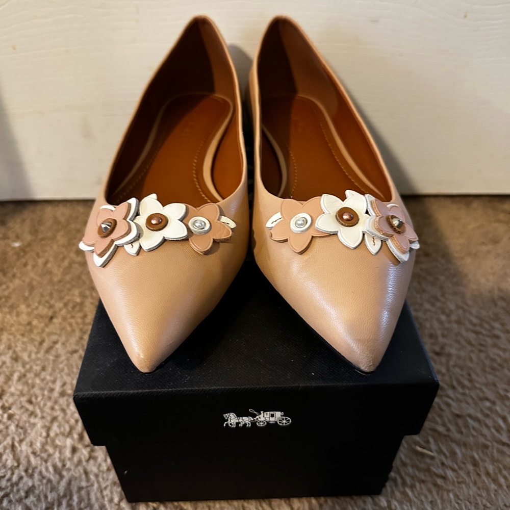 Coach leather pointed flats with flower decal